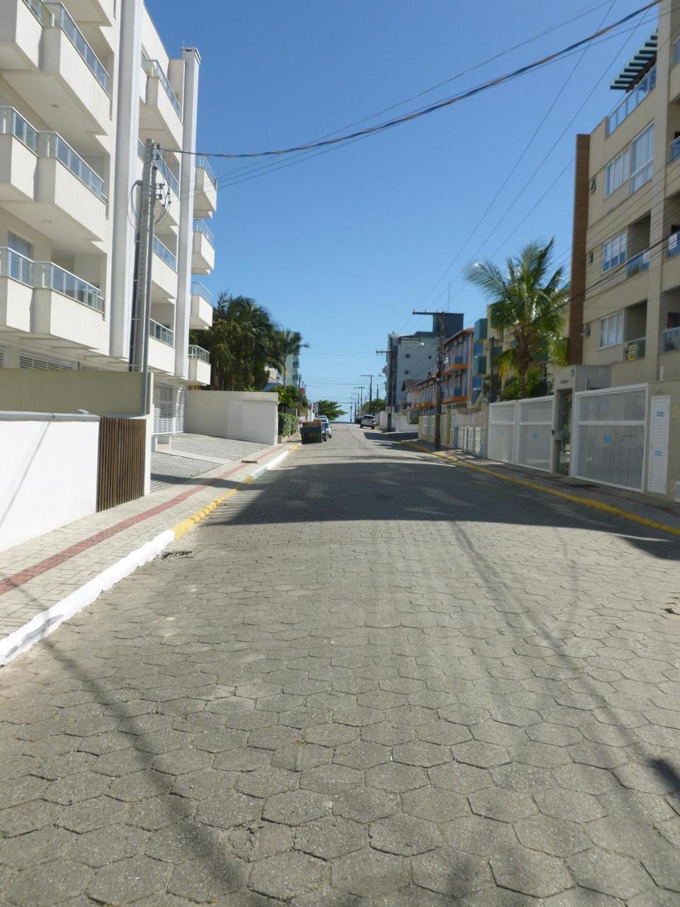 Apartamentos Bombinhas - 140 Metros Da Praia Esterno foto